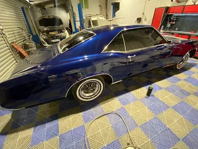 ancienne voiture bleue